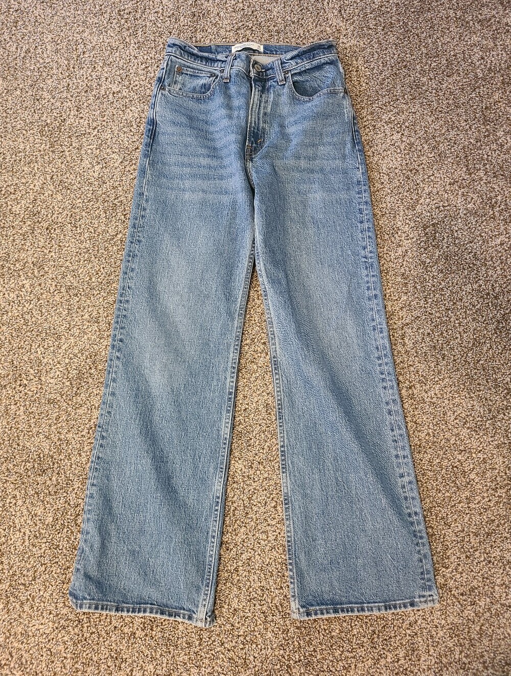 Abercrombie The 90s Relaxed High Rise Jean Medium Wash 26 SHORT